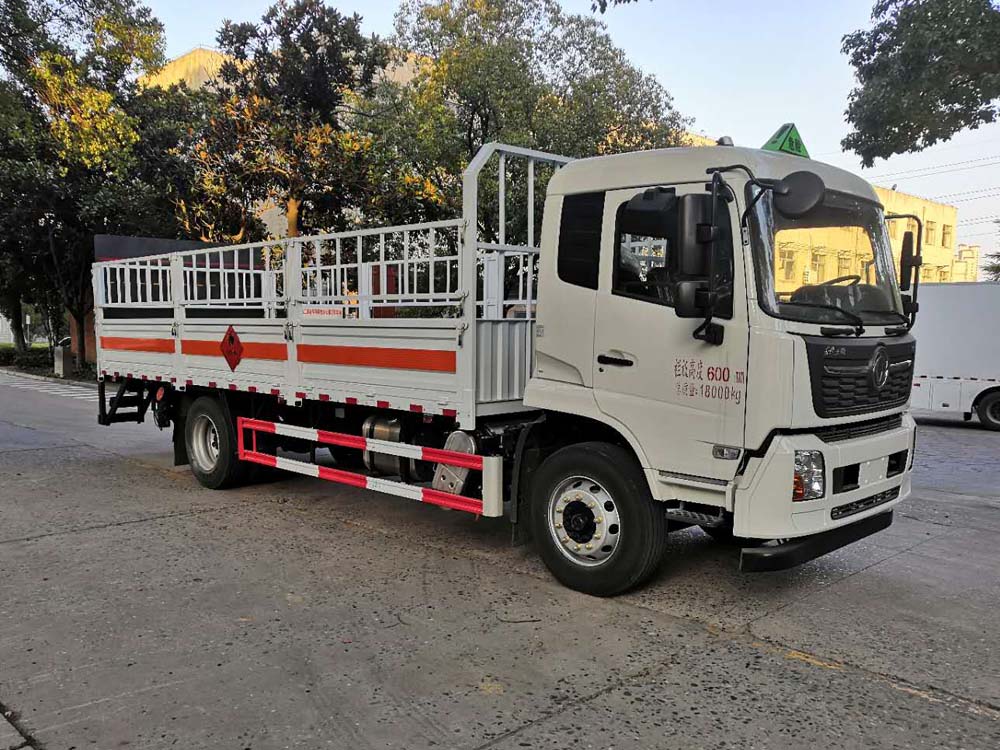 楚勝牌CSC5181TQPD6型氣瓶運(yùn)輸車