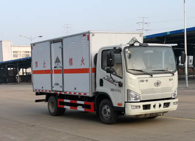 大力牌DLQ5040XZWCA6型雜項危險物品廂式運輸車
