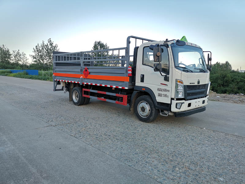 大力牌DLQ5122TQPZZ6型氣瓶運(yùn)輸車(chē)